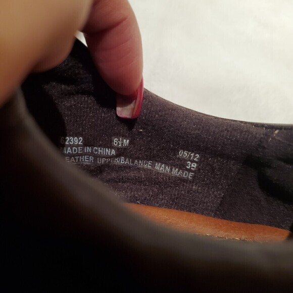 CLARKS Artisan Brown Distressed Leather Kessa Betty Loafers, Size 6.5 - Picture 9 of 9